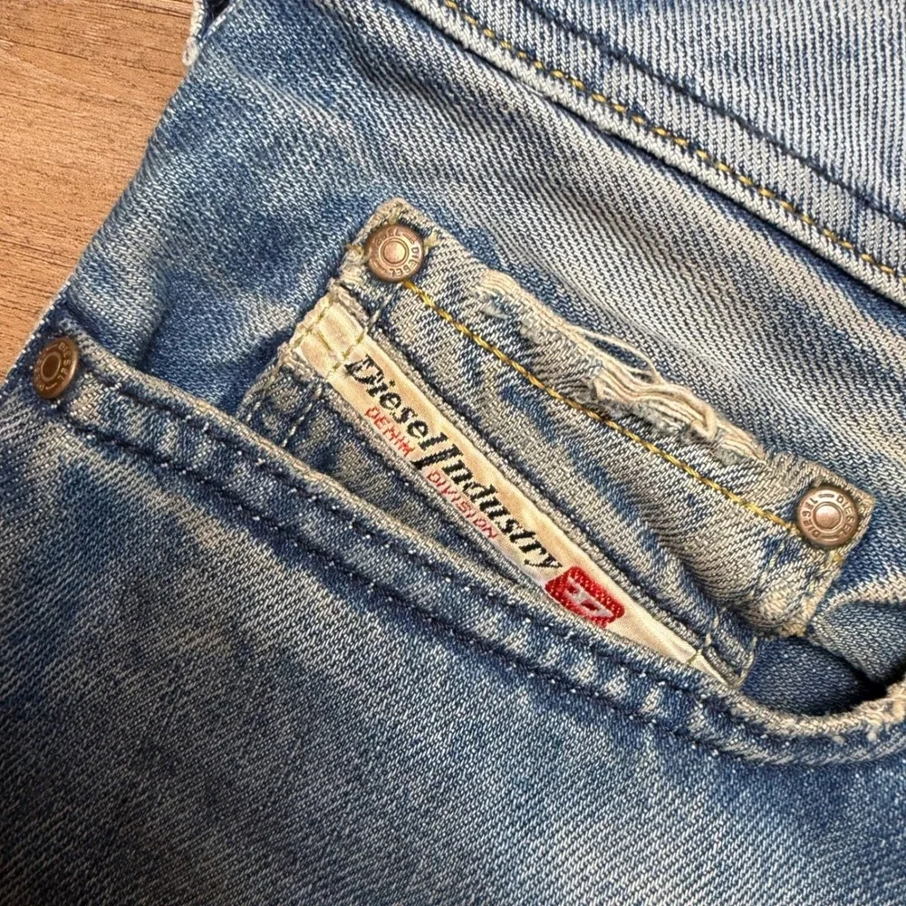 Diesel Larkee Jeans Mens 29x32 Blue Regular Straight Leg Distressed Denim 008J4